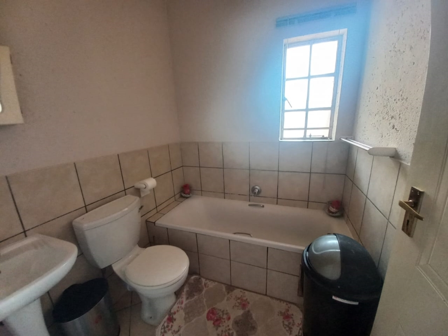 2 Bedroom Property for Sale in Waterval East North West